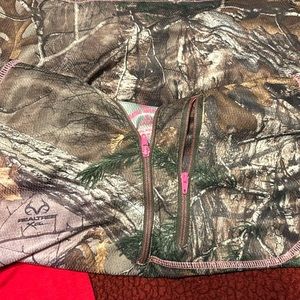 EUC REALTREE Xtra Women’s long sleeve light weight jacket camo with hot pink